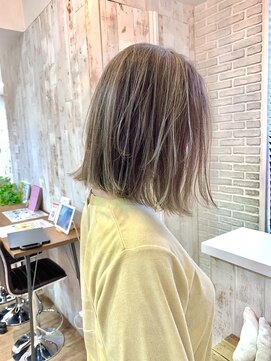 ハグ 横浜(HUG) コントラストハイライト　エアタッチ　切りっぱなしボブ