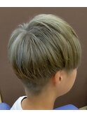 【ホワイトベージュ】ハイトーンショートマッシュブリーチカラー