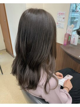 ビューティ高田 一番町サロン 寒色ベージュ