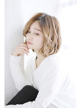 アウラ(Aula by marbles) ワンレンボブ/くすみベージュ/ハイトーン[横浜]