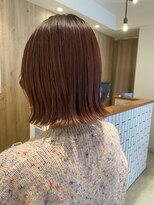 エッジ(EDGE)&nbsp;艶々艶感たっぷりの外はねボブ柔らかカシスピンク