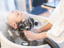 ヘアサロン レア 高崎(Lea)の雰囲気（広々とした受付、待合スペース、ゆったりとした空間【高崎緑町】）