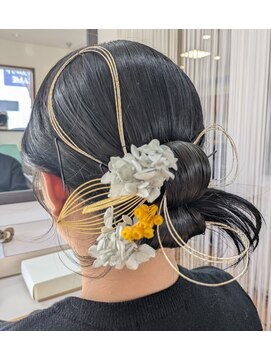 オブジェ ヘアープロデュース リボン風タイトシニヨン