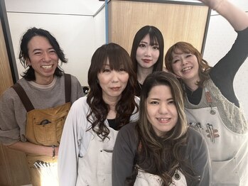 ライナス(Linus)の写真/くつろげる個室サロンで女性スタイリストが多いサロン。丁寧なカウンセリングが◎！