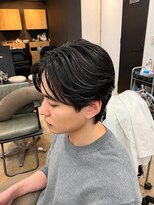 アロー 船橋店(AROH) 刈り上げなしセンターパート|自然な毛流れの大人メンズスタイル
