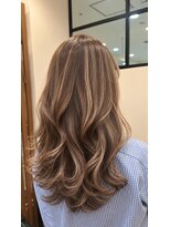ラメール アヴェダ 西武秋田店(La Melu AVEDA)&nbsp;抜け感たっぷり◎外国人風ハイライトロング