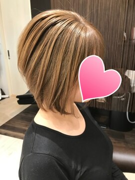 イーズ(eaze) 前下がりボブ