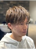 束感ミディアムツーブロックハイトーンカラー