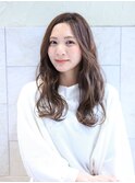 柔らかいカールをつけて秋らしいお色にしました!