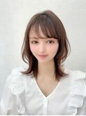 大人ミディアム外ハネ小顔くびれヘアアッシュブラウン透明感