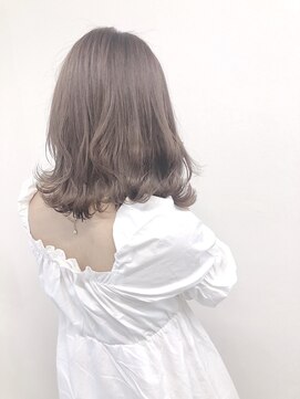 リリーオブザベイス(Lily of the Vase) ミルクティーグレージュ