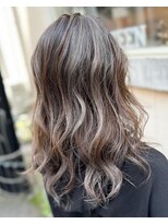 サーティーン(THIRTEEN) vegan認証カラーHUEでバレイヤージュ(30代)