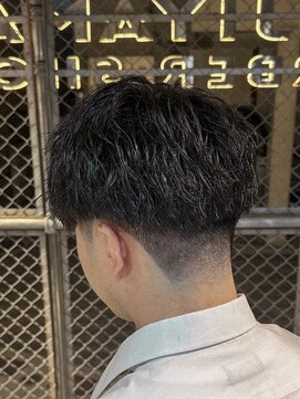 フジヤマ バーバー ショップ(FUJIYAMA BARBER SHOP) ツイストパーマ／テーパーフェード
