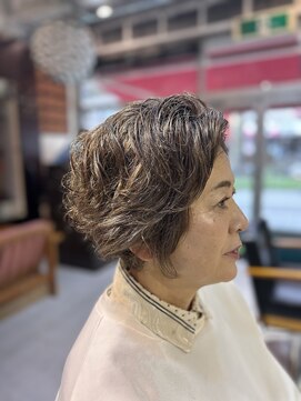 ヴェニヴィディヴィッチ(VENI VIDI VICI) クセ毛を活かしたショートボブ