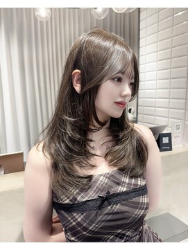 リリー(Lilley) 天神/博多/韓国ヘア/ヨシンモリ/レイヤーカット