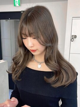 エル バイ アンキシム(elu by AHNKISM) ミディアムロングレイヤーカット顔まわりくびれ韓国ヘア心斎橋