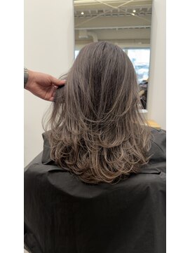 【大阪】白髪ぼかしハイライト　アッシュグレージュ