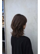 エイミーバイアフロート(amie  by afloat)&nbsp;小顔見えくびれレイヤーミディ