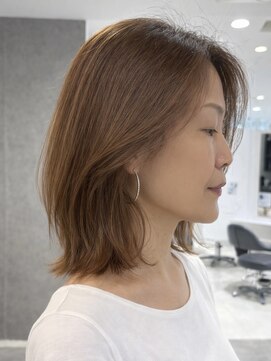 エアー 青山(AIR) レイヤーカット／ミディアムヘア