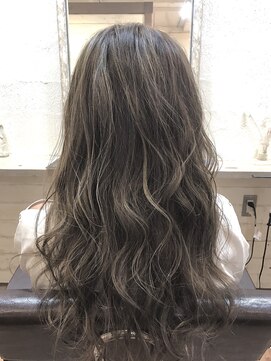 フィックスヘアー なんば(FIX-hair) 3Dハイライトグレージュアッシュ/ウェーブ巻き/フレンチガーリー