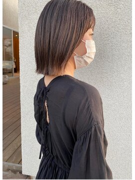 トップヘアーヒルズ 安城(TOP HAIR HILLS) モード感漂う切りっぱなしボブ/グレーベージュ