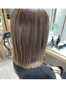 プラグ バイ ネオリーブ(plug by neolive) ぱつっとボブ/ミルクティーベージュ/ナチュラル縮毛/ハイライト