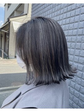 イキプラスディードットログ 大和八木駅前店(ikii+D.Log) “透ける暗髪”アッシュグレーハイライト