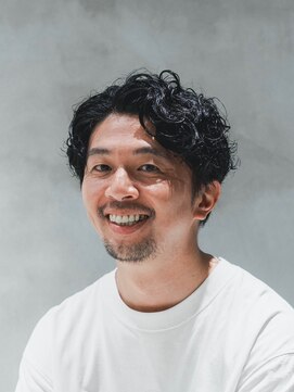 ニーイチイチ(211) 似合わせカットイメチェン/サーフカール/刈り上げ