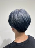 ホワイトシルバーグラデーションブルージュ重め刈り上げマッシュ