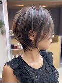 新宿小顔ショートボブ/丸みショート/白髪ぼかしハイライト/艶髪