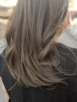 ジュリアンマーラ(Julien Mara) グレージュミディ/レイヤーカット/ミルクティーアッシュ/透明感