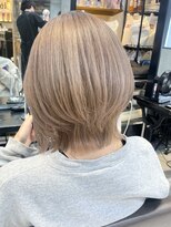 トルネード(TORNADO)&nbsp;レイヤーボブ ミルクティーベージュ　M20251225