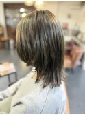 レイヤーヘアとブリーチ無しオリーブカラー