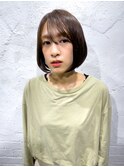 小顔効果◎アッシュベージュ×前下がりボブのカジュアルStyle