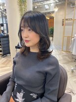 鎖骨ミディアムくびれレイヤーカット
