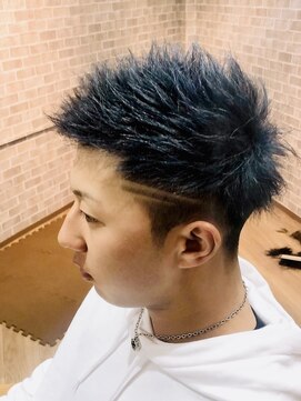 サロンドクロエ(Salon de Chloe) 【ブルーアッシュ色】アップバング__ツーブロック__ライン入り