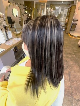 ネオリーブノース 中板橋店(Neolive north) スジ感たっぷりグレージュハイライトカラー 白髪ぼかしにも対応