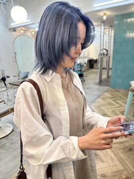 ロミー 本厚木(ROMMY.) ウルフカット☆ブルーカラーブリーチダブルカラーレイヤーカット
