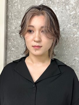 サンク 原宿 表参道(cinq) コントラストのあるグレージュのインナーカラー