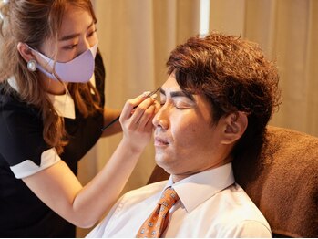 眉ダンディズム 大阪本町店の写真/【第一印象で差がつく】プロの似合わせ眉デザインで《清潔感×信頼感》を手に入れる、大人のビジネス眉◎
