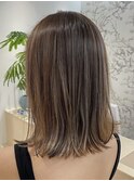 ナチュラルハイライト ストレートロブ　ミルクティーベージュ 