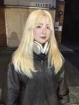 ベル(BEL)&nbsp;抜きっぱなし/ホワイトブロンド／イヤーカット/顔まわりレイヤ