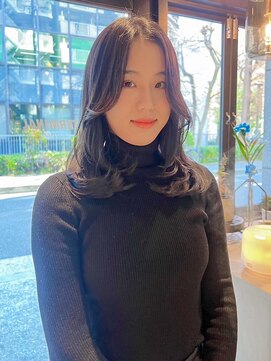 ベルン(bern) @bern_riwa ミディアム お顔周りレイヤー 大人かわいい