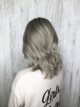 エムロード 深草店 ホワイトグレージュ