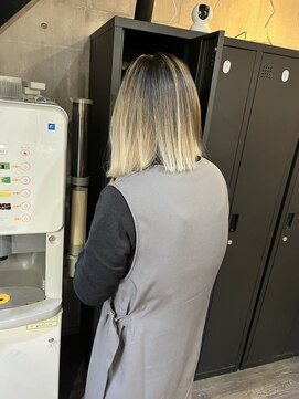 ハグ 横浜(HUG) 地毛を活かして放置可能なバレイヤージュ