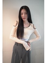 ユイル(Uil)&nbsp;顔周り レイヤーカット× グレージュカラー デザインカラー