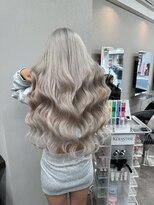 エミーバイモアムー(Emmie byMoremuu)&nbsp;【埼玉ギャルの救世主】ホワイトカラー