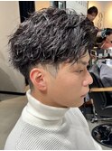 ビジネスヘア　ツイストスパイラル　七三アップバング　刈り上げ