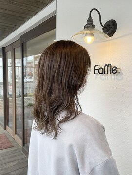 フェイム(FaMe) ウェーブ巻き×フォギーベージュ