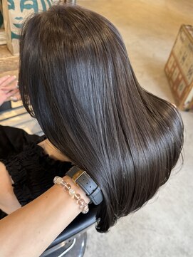 トリア(the tria) 【seito】新宿/レイヤーカット/透明感カラー／グレージュ